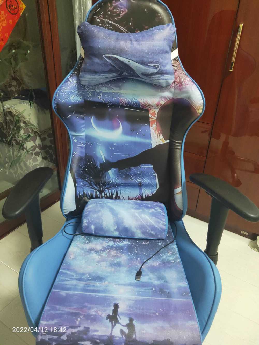 Customer's chair, attachment 4 by GalaxyQuester