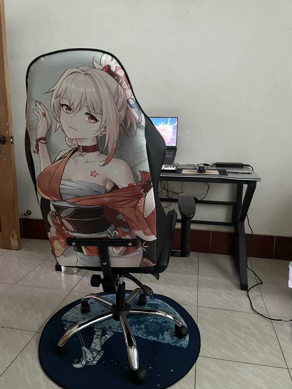 Customer's chair, attachment 3 by SkateboardingAce